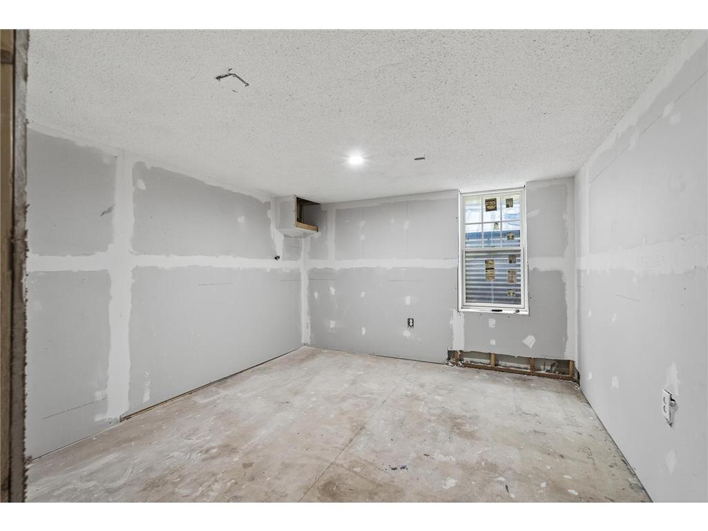 3213 W Old Shakopee Road Bloomington MN 55431 7021093 image25