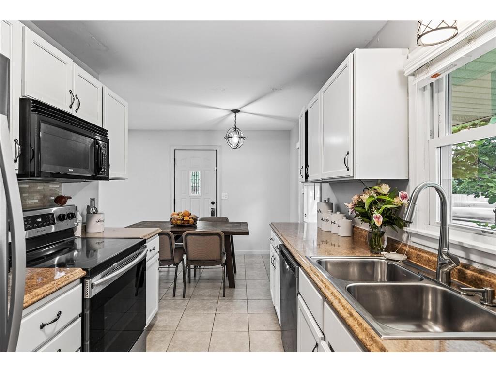 3213 W Old Shakopee Road Bloomington MN 55431 7021093 image31