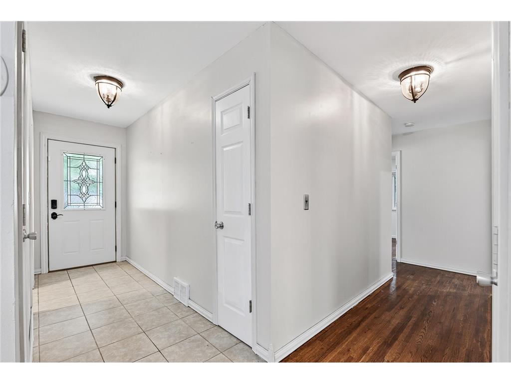 3213 W Old Shakopee Road Bloomington MN 55431 7021093 image9