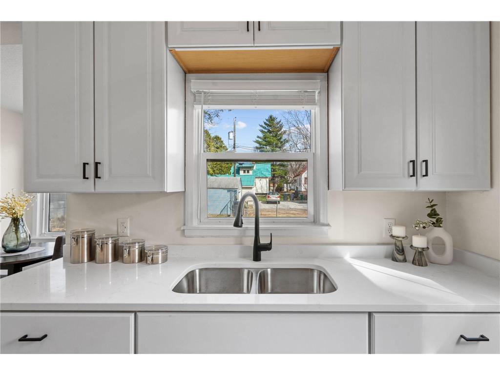 3214 Dupont Avenue N Minneapolis MN 55412 7083424 image13