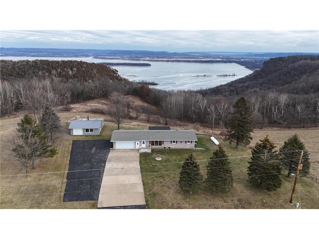 32158 County Road 1 Dresbach Twp MN 55947 7072651 image1