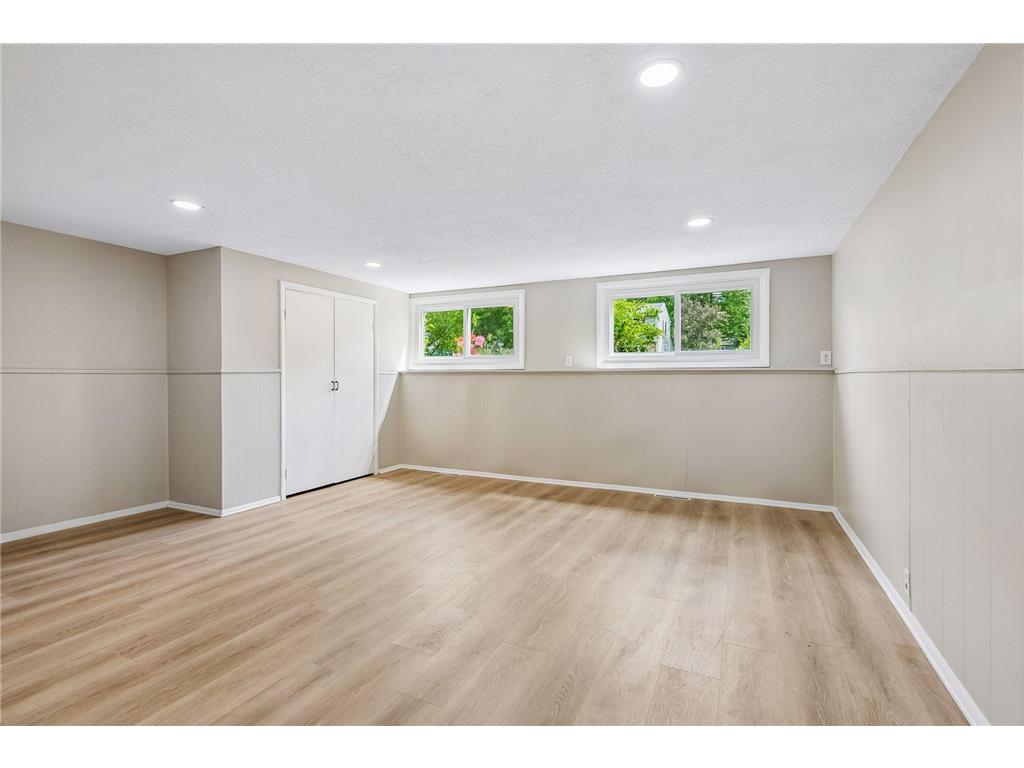 3216 W 85th Street Bloomington MN 55431 7067017 image16