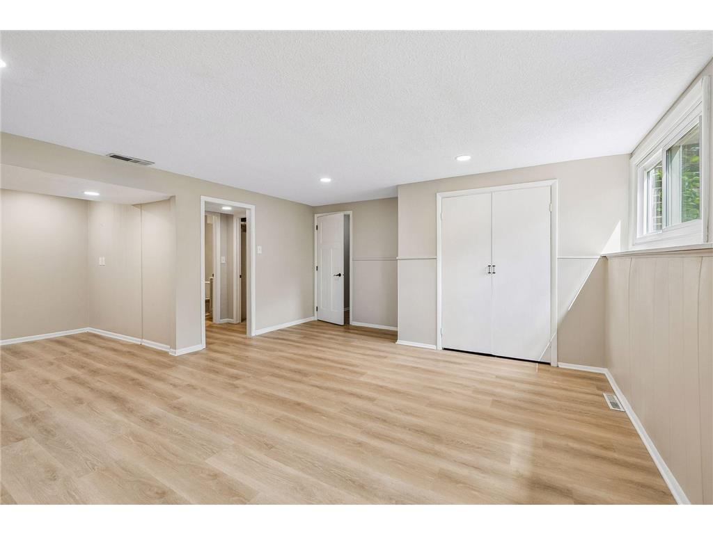 3216 W 85th Street Bloomington MN 55431 7067017 image17