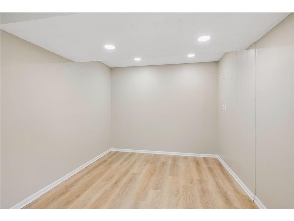 3216 W 85th Street Bloomington MN 55431 7067017 image19