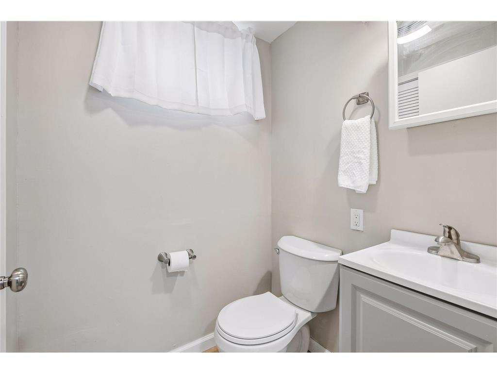 3216 W 85th Street Bloomington MN 55431 7067017 image22