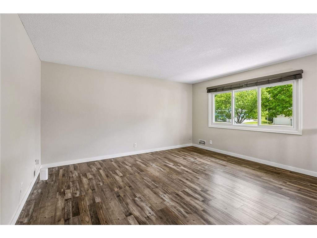 3216 W 85th Street Bloomington MN 55431 7067017 image3