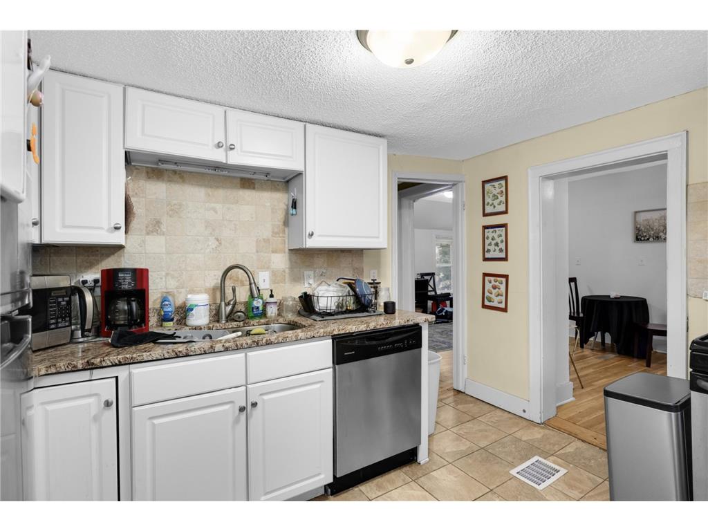 3217 Dupont Avenue S Minneapolis MN 55408 7003474 image20