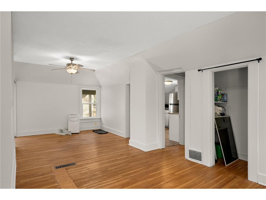 3217 Dupont Avenue S Minneapolis MN 55408 7061045 image19