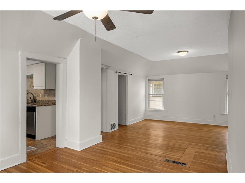 3217 Dupont Avenue S Minneapolis MN 55408 7061045 image22