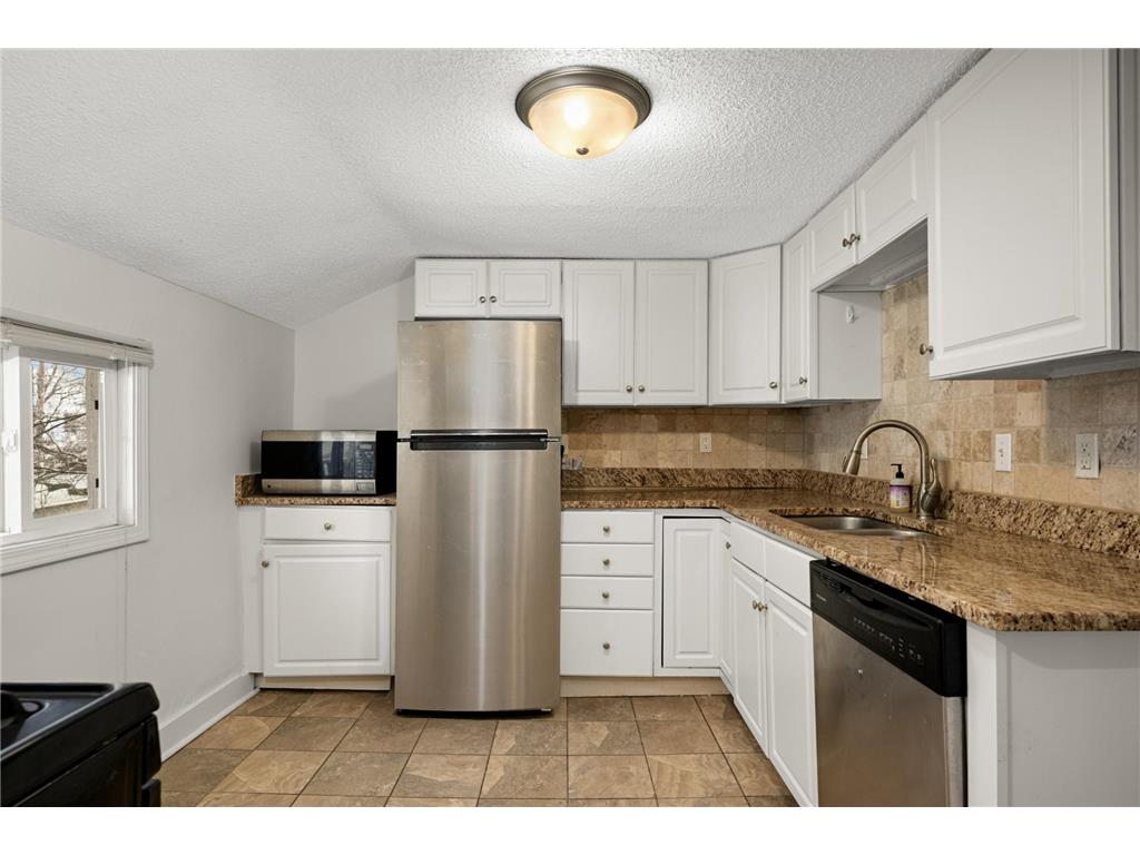3217 Dupont Avenue S Minneapolis MN 55408 7061045 image23