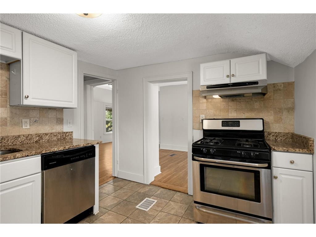 3217 Dupont Avenue S Minneapolis MN 55408 7061045 image25