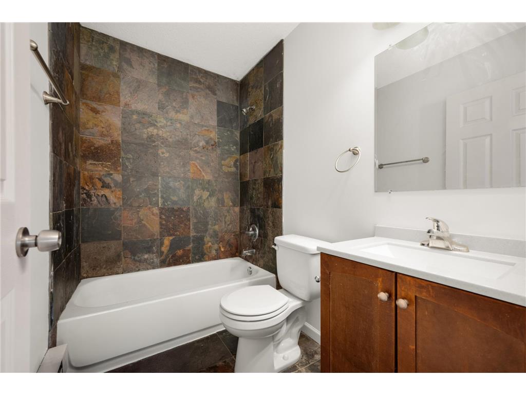 3217 Dupont Avenue S Minneapolis MN 55408 7061045 image35