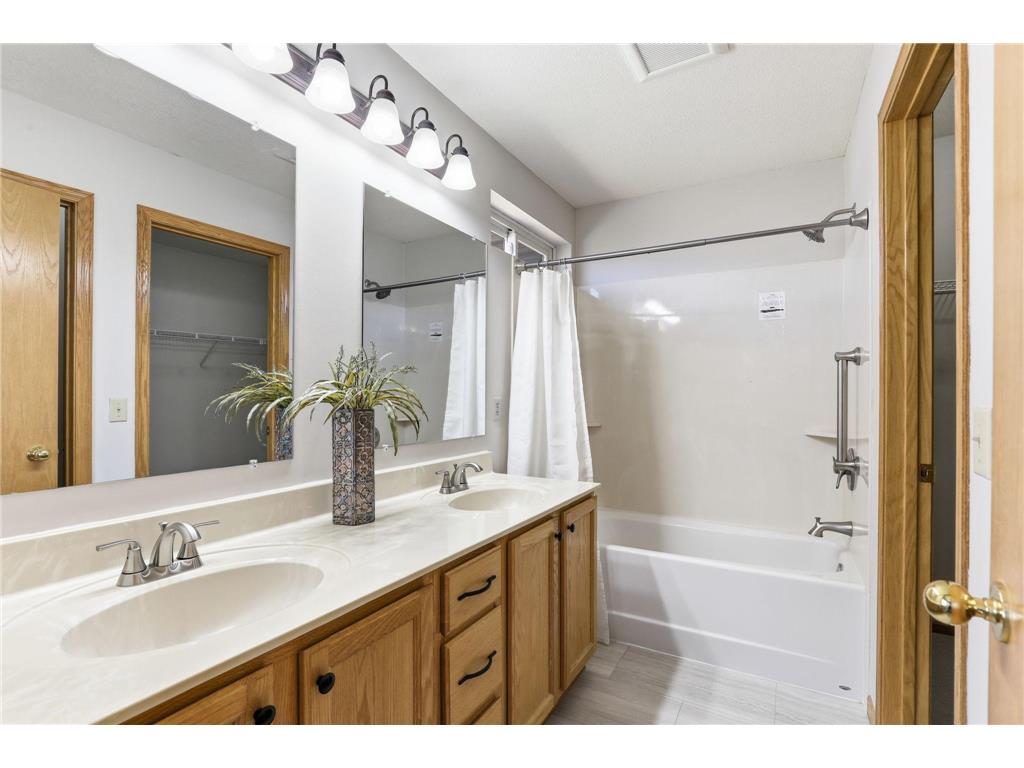 3217 Meadow Brook Place Woodbury MN 55125 7044520 image26