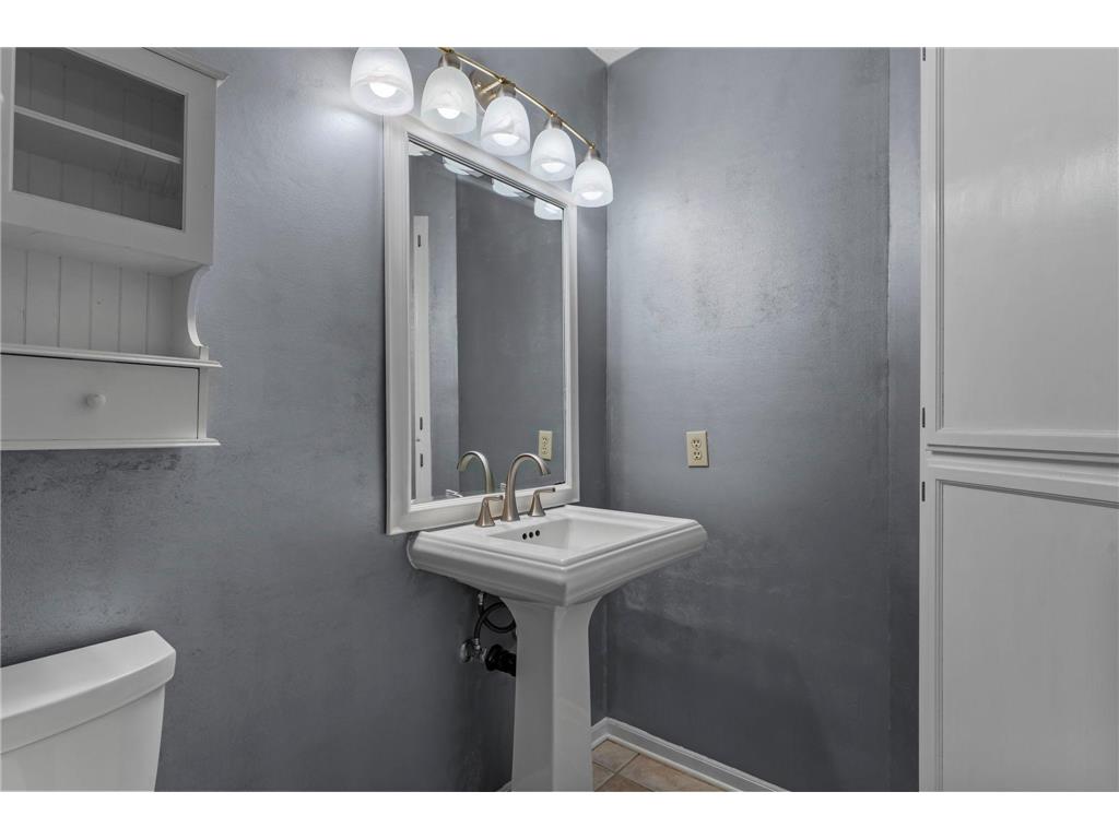 322 74th Avenue N Brooklyn Park MN 55444 7056079 image37