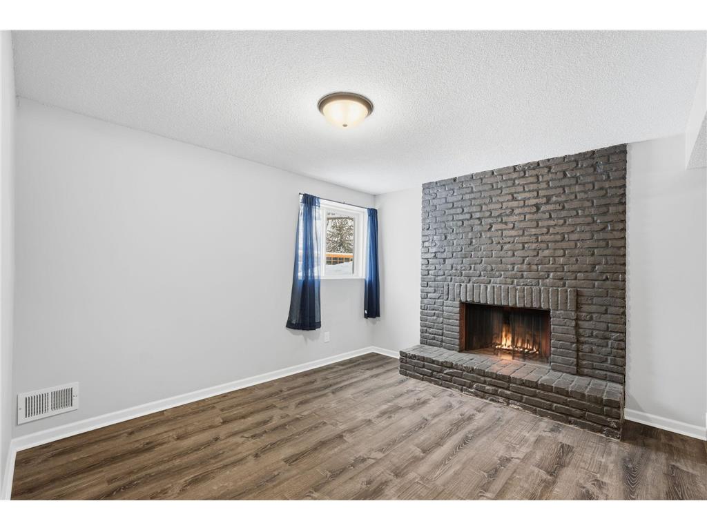 3224 75th Avenue N Brooklyn Park MN 55443 7001122 image18