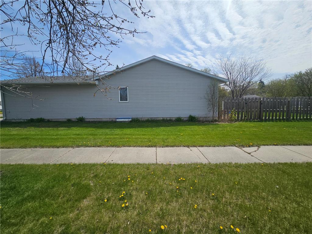 323 3rd Avenue S Wahpeton ND 58075 7071766 image4