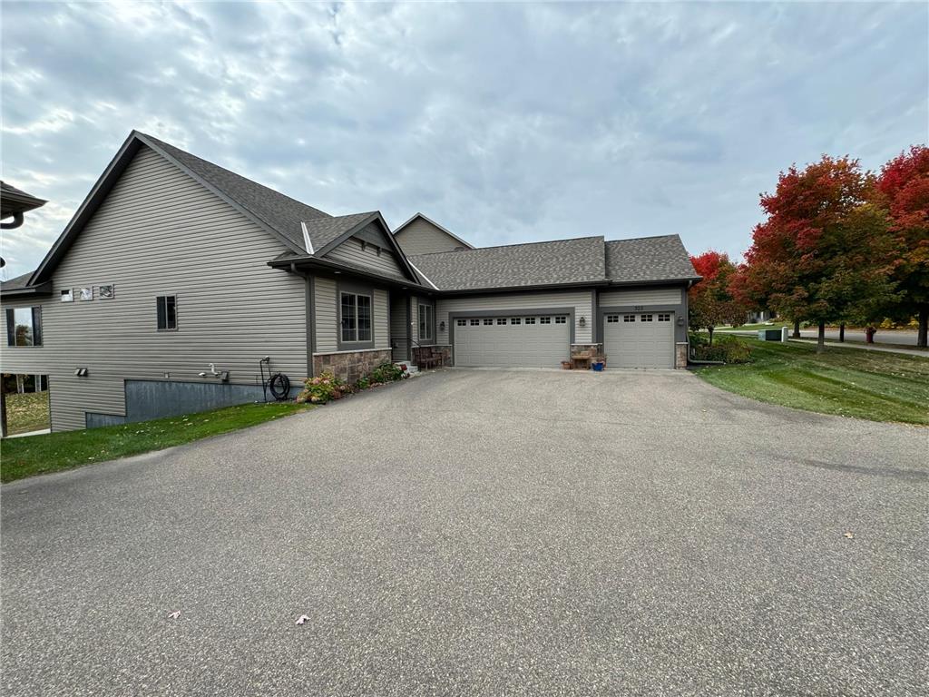 323 Brickyard Drive Chaska MN 55318 6620376 image1