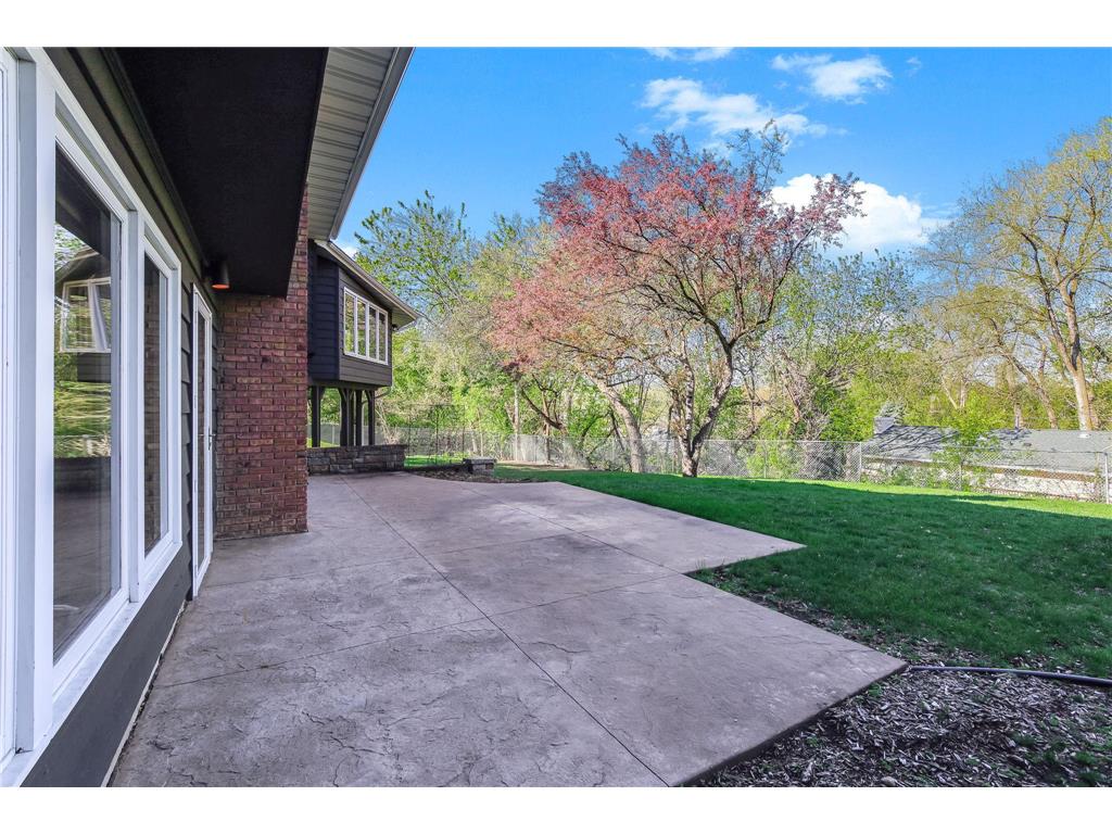 323 Burntside Drive Golden Valley MN 55422 7063126 image25