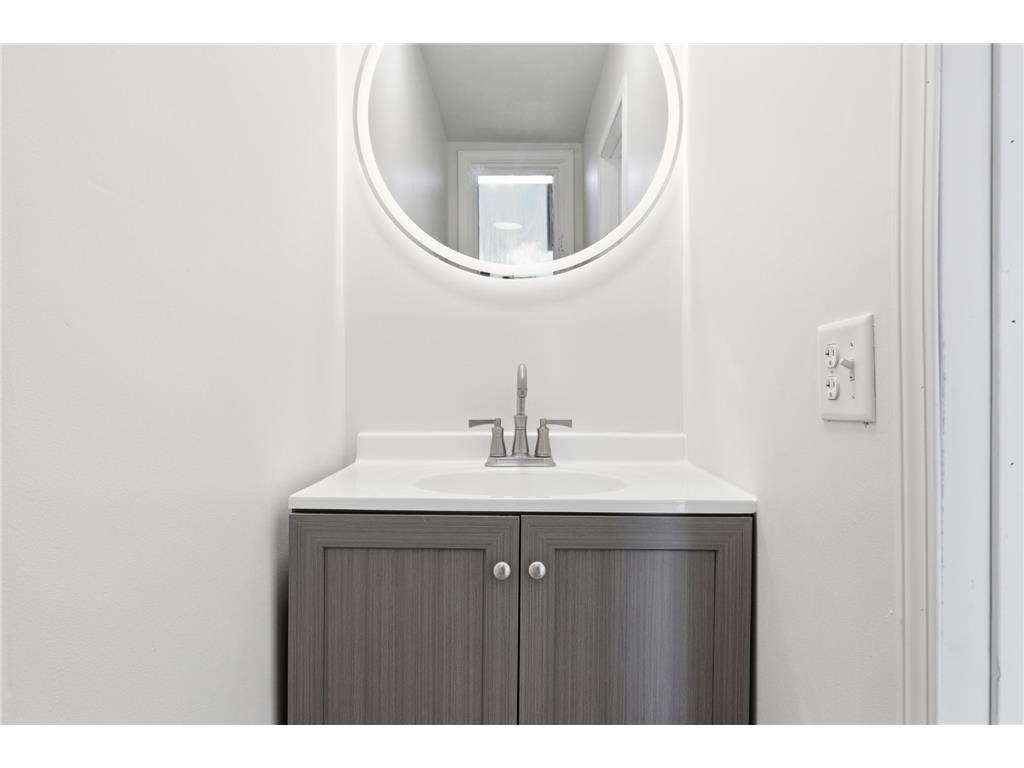 323 E 43rd Street Minneapolis MN 55409 7071096 image3