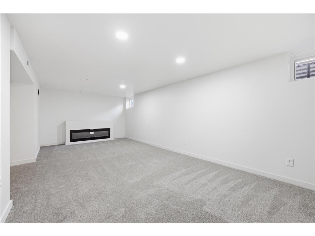 323 E 43rd Street Minneapolis MN 55409 7071096 image9