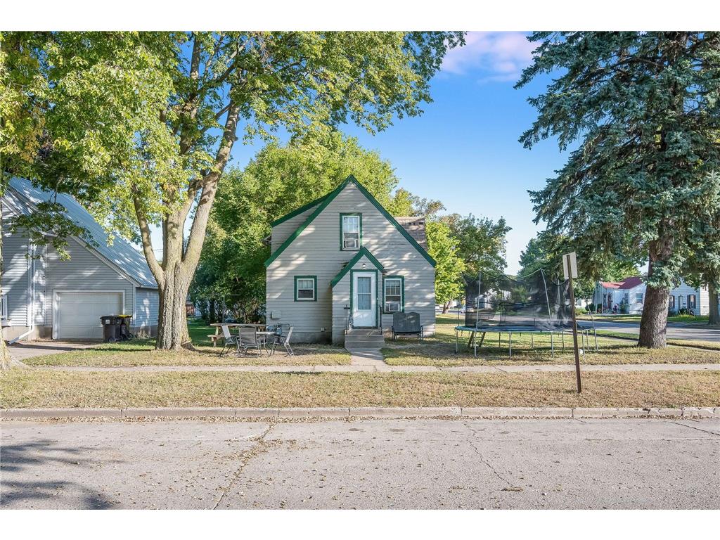 323 E 9th Street Fairmont MN 56031 6795971 image1