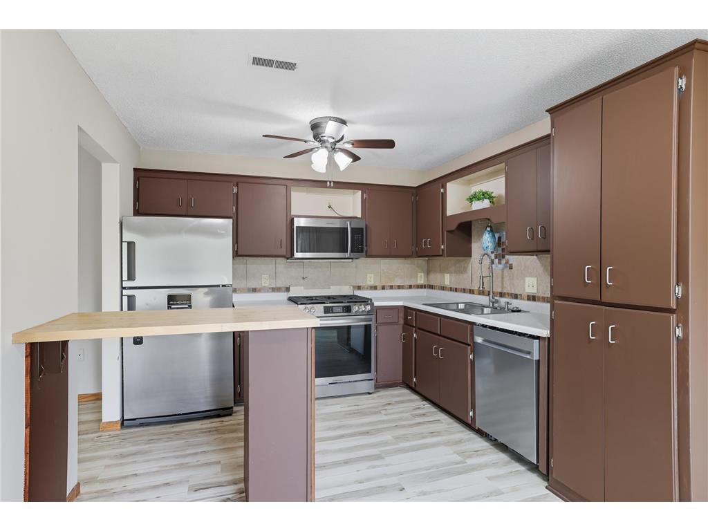 3230 Edgerton Street Vadnais Heights MN 55127 7005855 image1