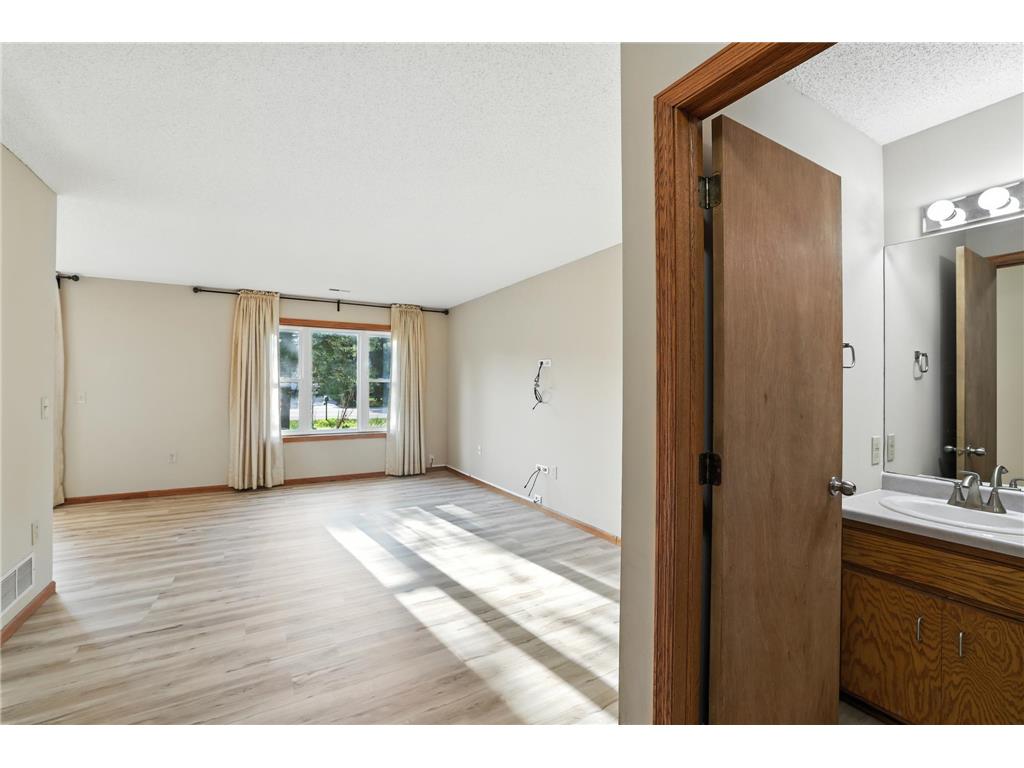 3230 Edgerton Street Vadnais Heights MN 55127 7005855 image10