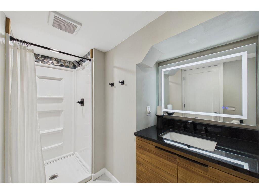 3232 Hennepin Avenue Minneapolis MN 55408 7099423 image19