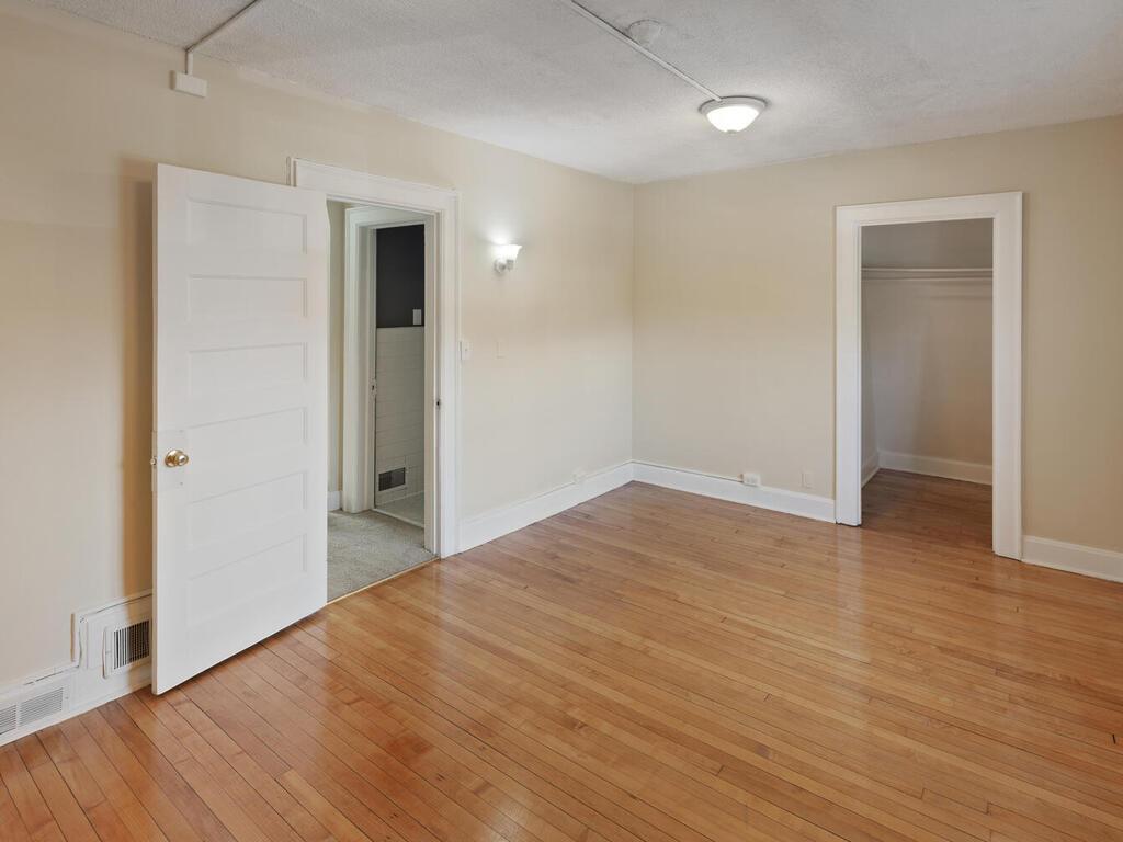 3237 Hennepin Avenue Minneapolis MN 55408 7057552 image28