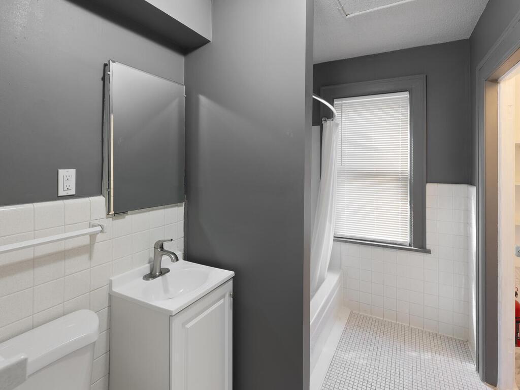 3237 Hennepin Avenue Minneapolis MN 55408 7057552 image32
