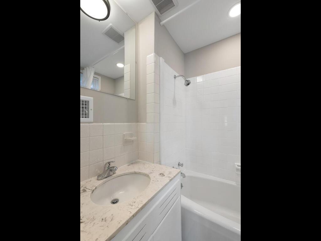3237 Hennepin Avenue Minneapolis MN 55408 7057552 image36