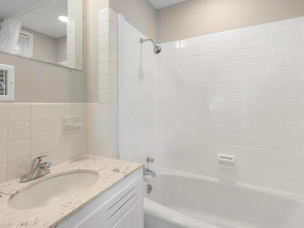 3237 Hennepin Avenue Minneapolis MN 55408 7057552 image39
