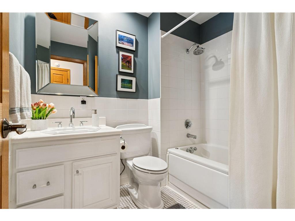 3237 Shores Boulevard Minnetonka MN 55391 6791590 image16