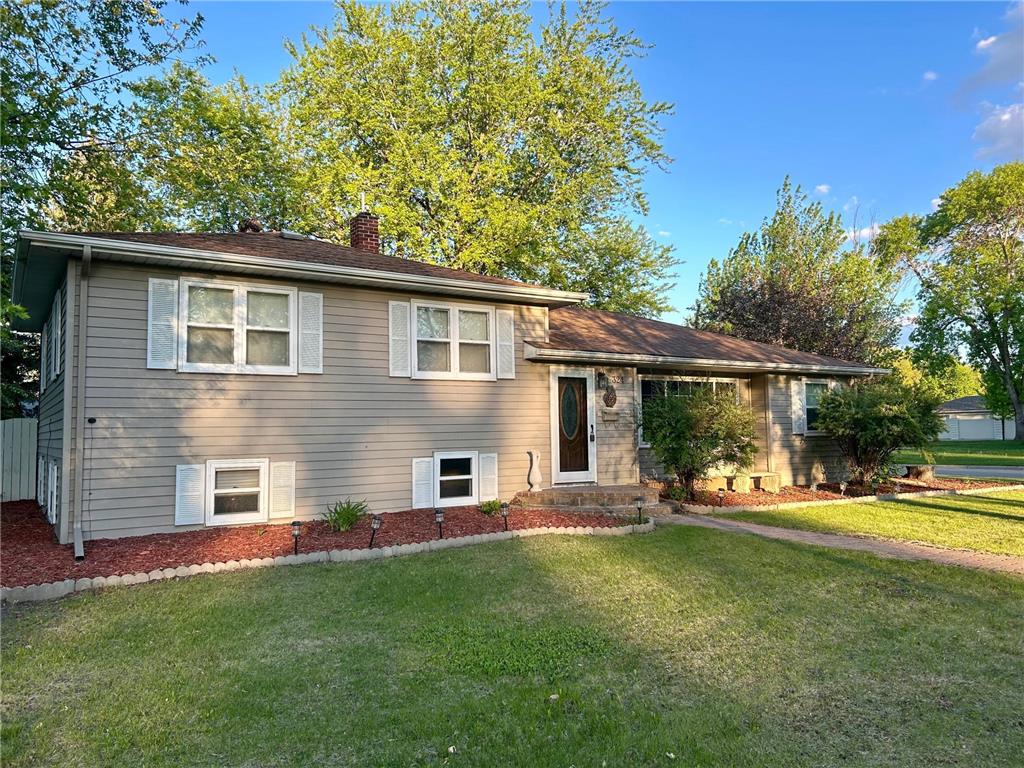 324 Maple Avenue S Thief River Falls MN 56701 6716515 image1