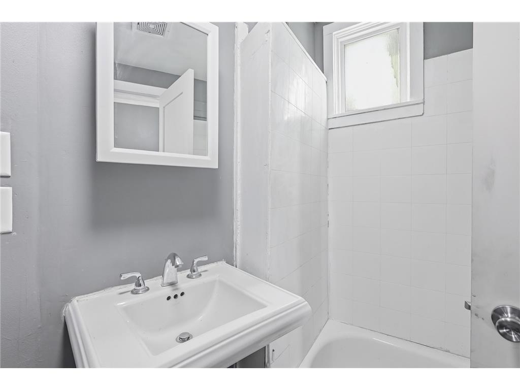 324 Van Buren Avenue Saint Paul MN 55103 7065848 image14