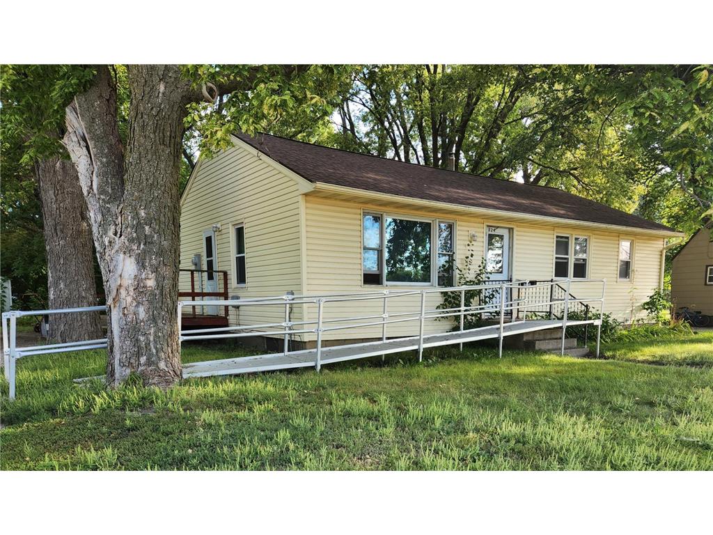 324 W College Drive Marshall MN 56258 6599851 image1