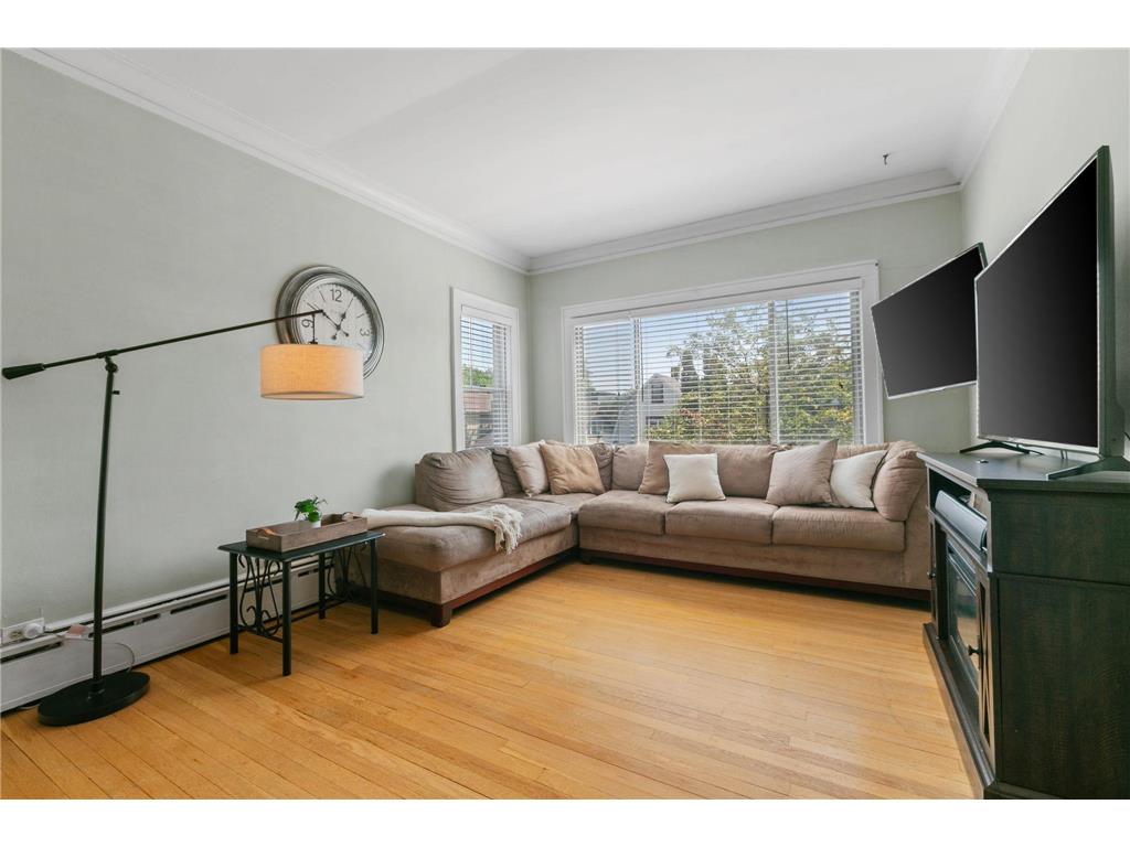 3240 Hennepin Avenue #4 Minneapolis MN 55408 6399207 image1