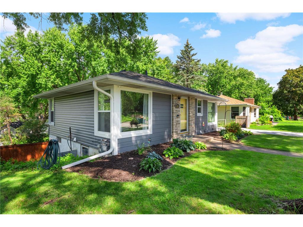 3241 Ewing Avenue N, Robbinsdale, MN, 55422 | MLS: 6562989 | Edina Realty