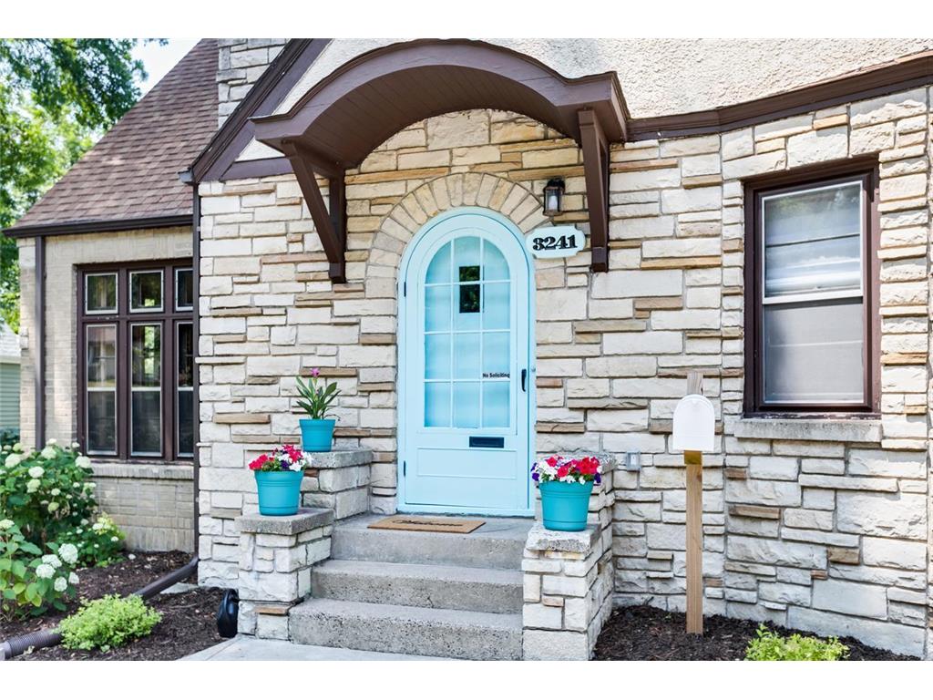 3241 Noble Avenue N Golden Valley MN 55422 6346672 image1