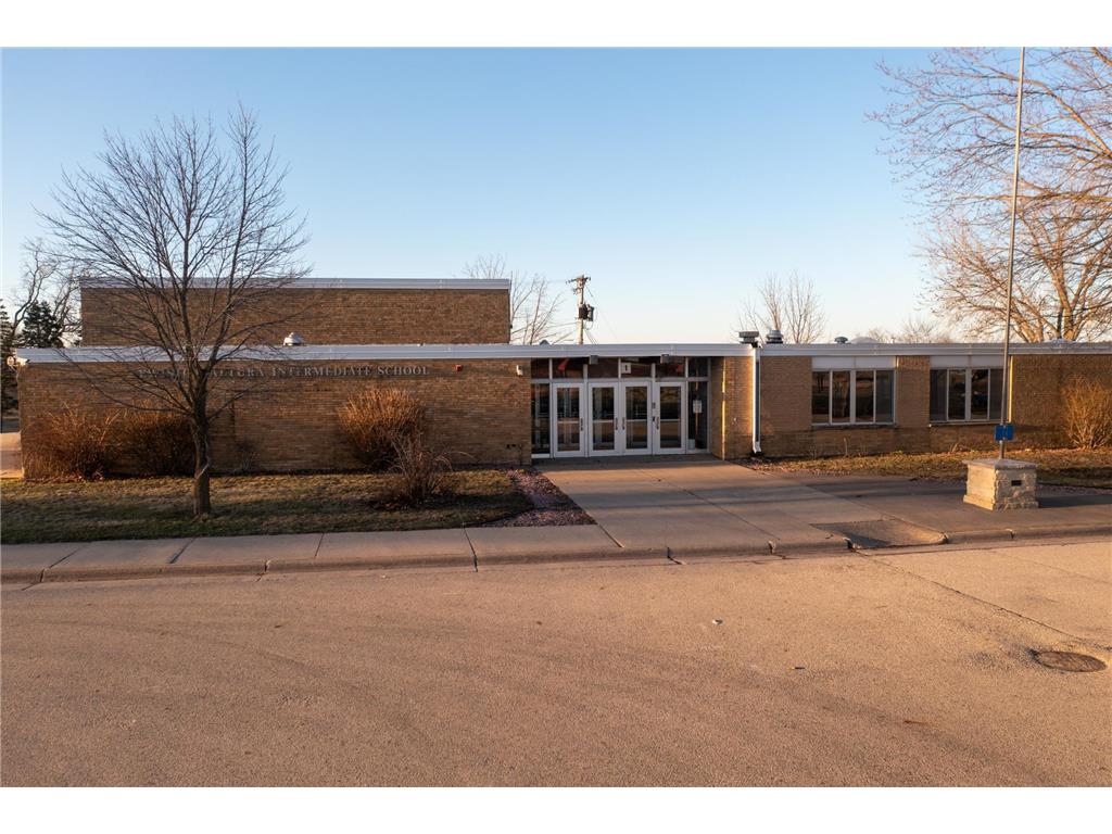 325 1st Avenue SE Altura MN 55910 6696733 image1