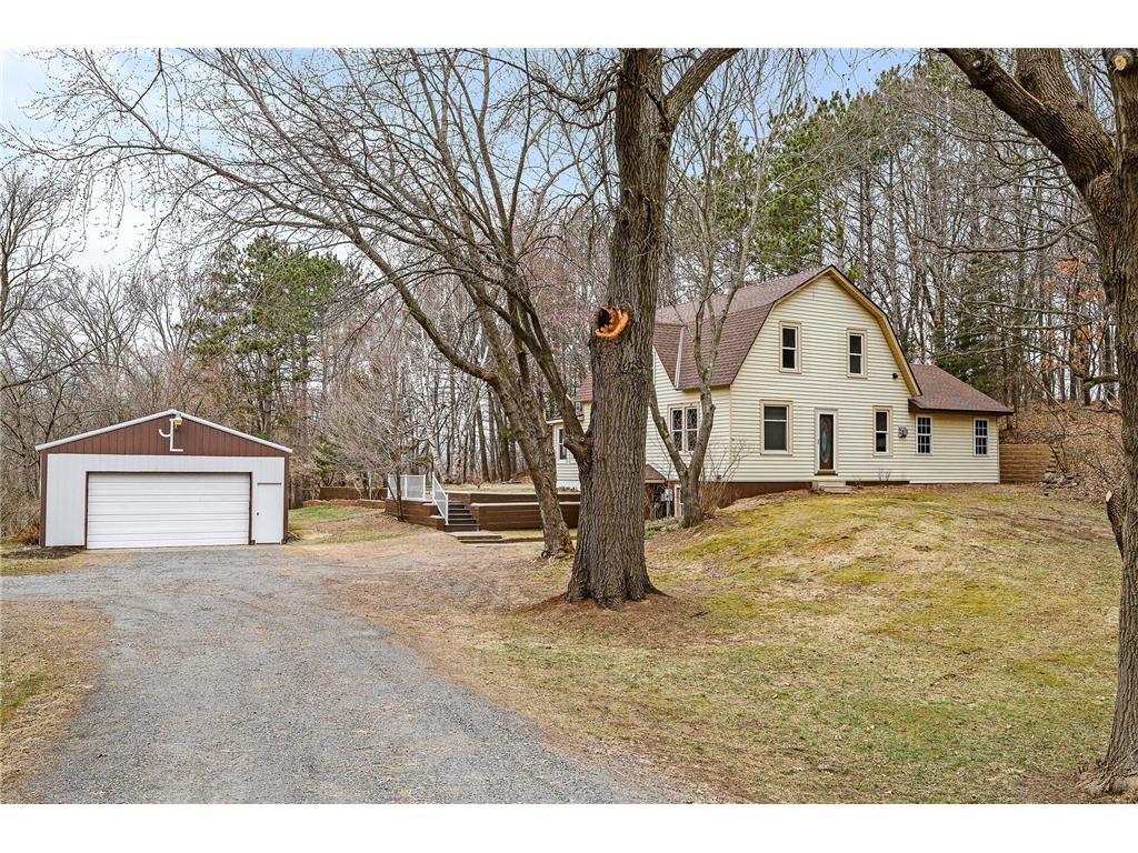 325 280th Street East Farmington WI 54020 6703990 image1
