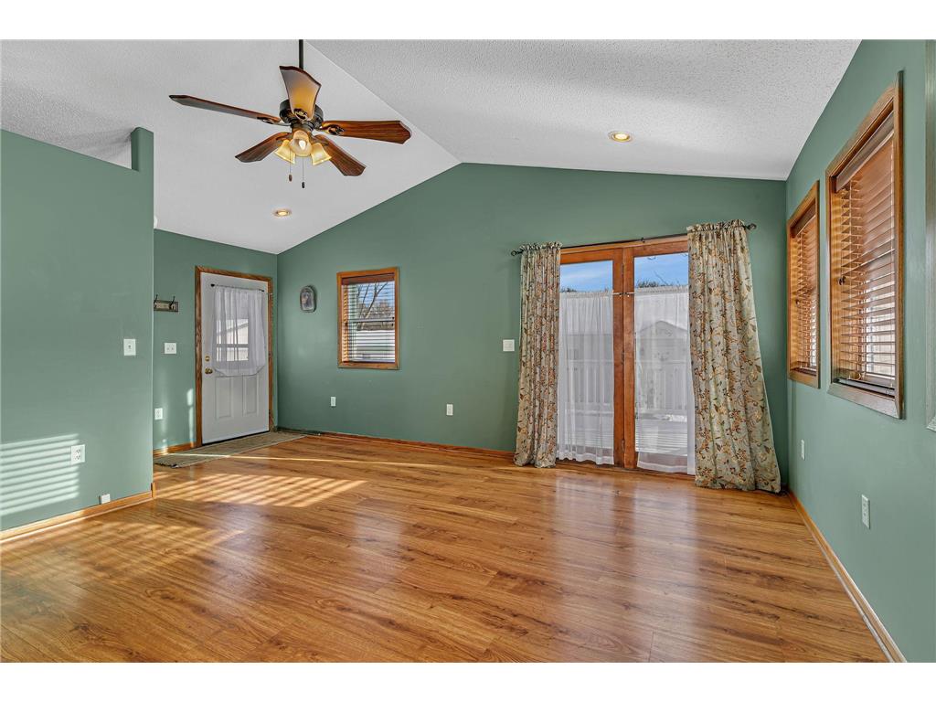 325 Central Avenue N Milaca MN 56353 6825992 image10