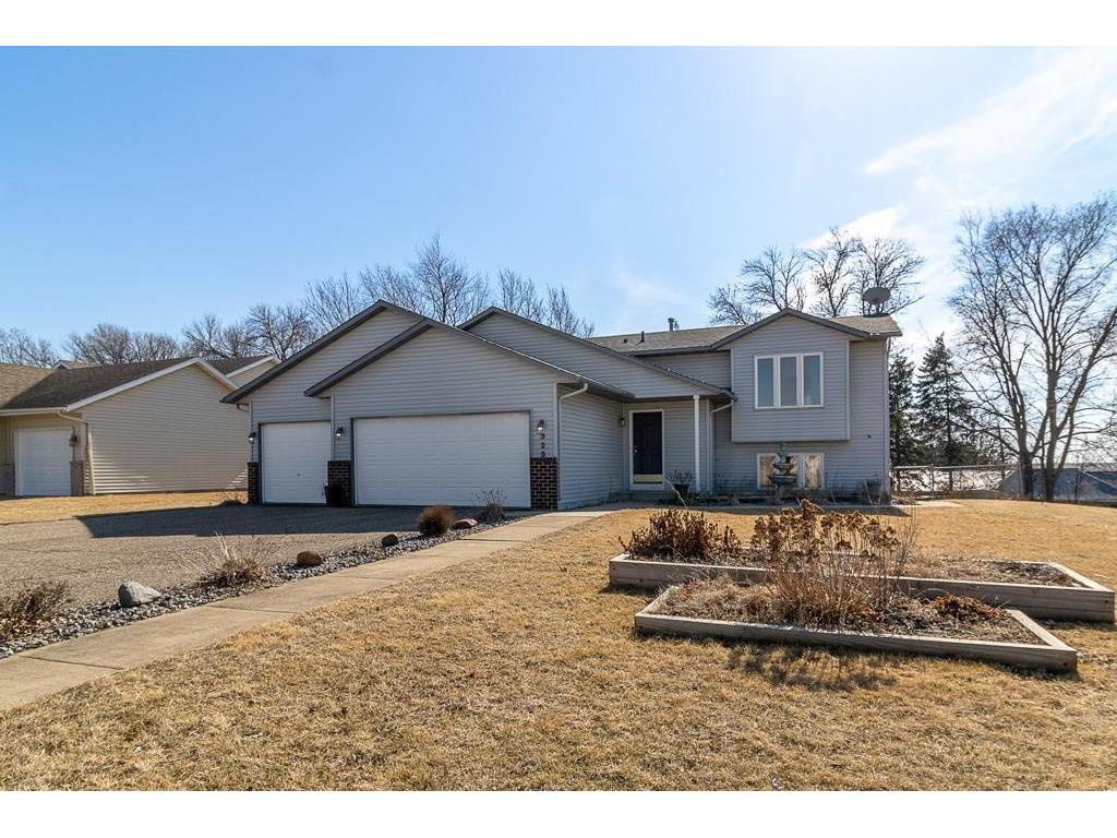 325 E Woodridge Drive Le Center MN 56057 6688034 image1