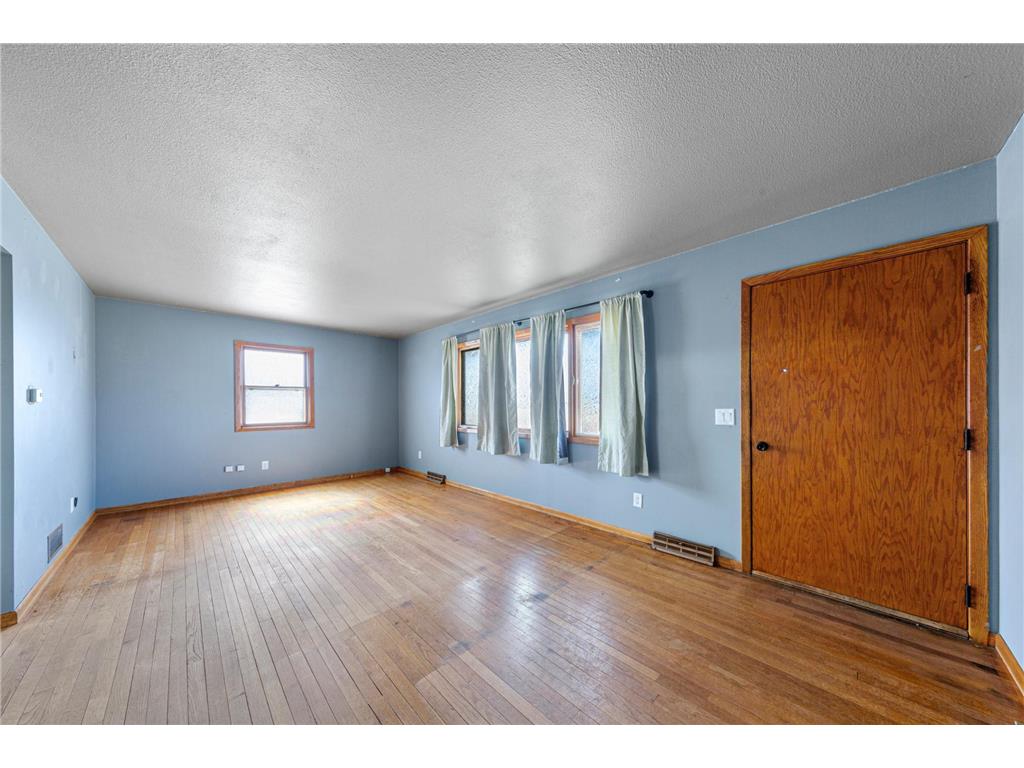 325 Le Sueur Avenue Eagle Lake MN 56024 7050468 image4