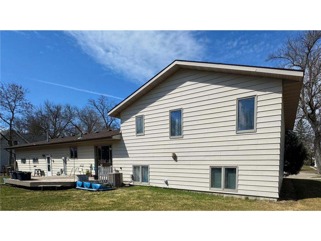 325 S Ash Street Crookston MN 56716 7057505 image11