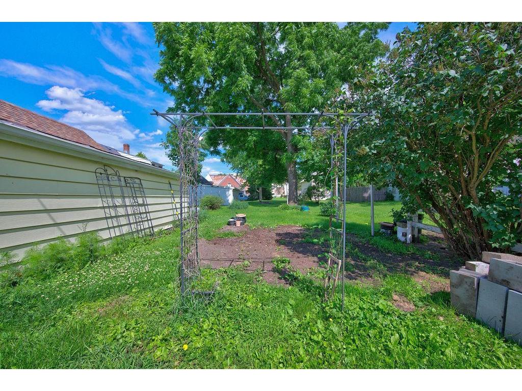 325 South Street W Caledonia MN 55921 7093141 image23
