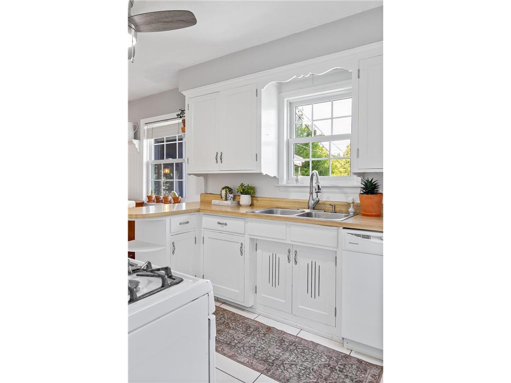 3255 Garfield Street NE Minneapolis MN 55418 7055717 image12