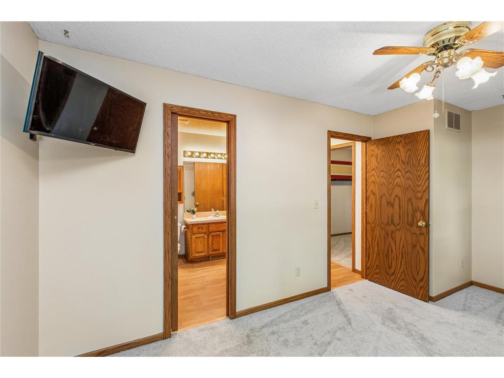 326 Warner Avenue N Mahtomedi MN 55115 7087149 image18