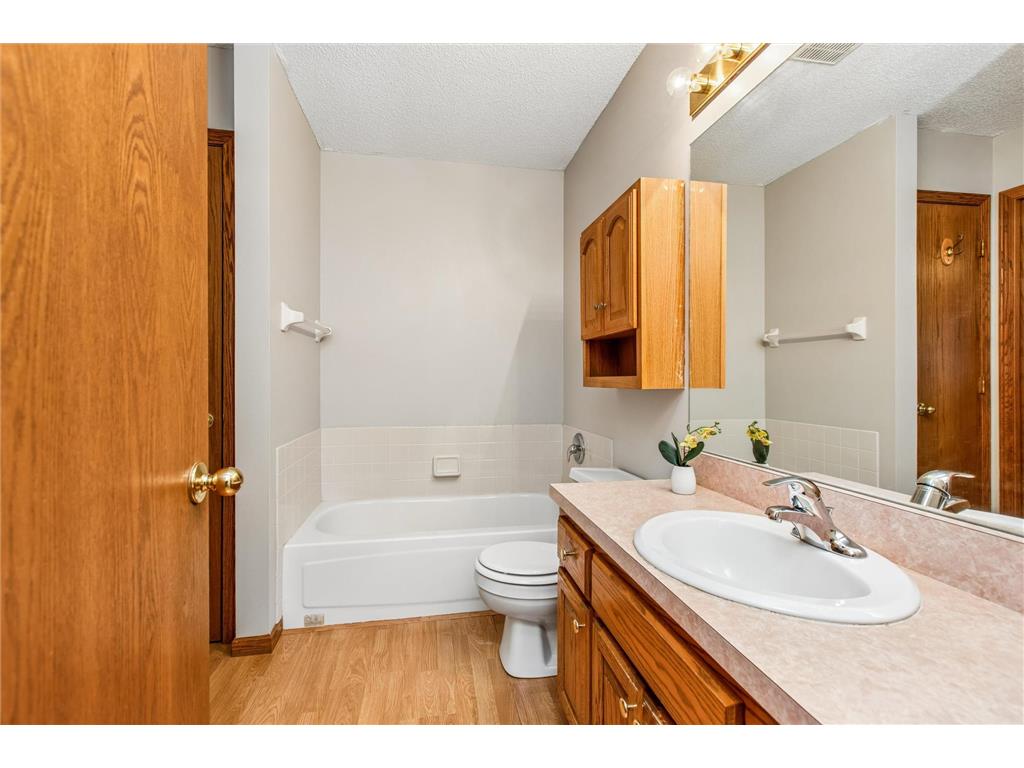 326 Warner Avenue N Mahtomedi MN 55115 7087149 image20