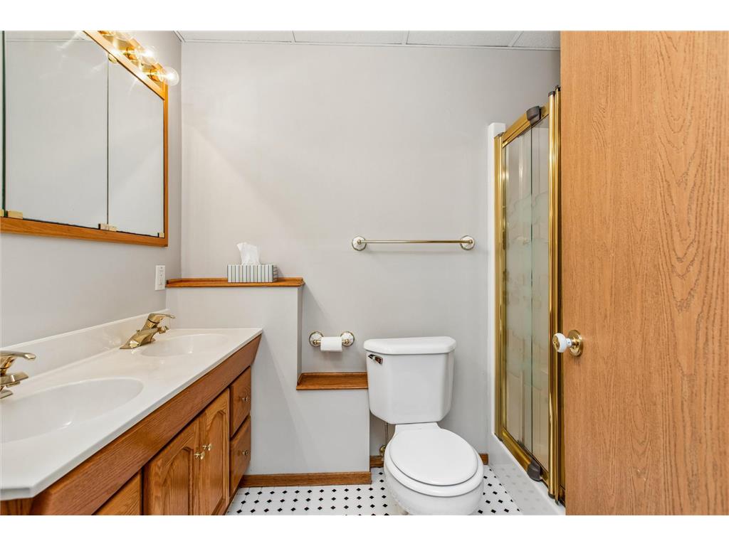 326 Warner Avenue N Mahtomedi MN 55115 7087149 image23